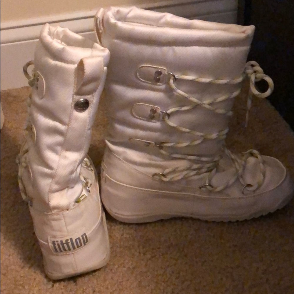 Fit flop snow boots, white micro wobble board